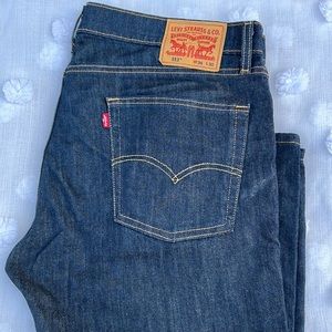 Men’s Levi’s Dark wash jeans